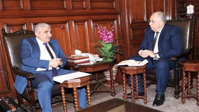 وزير الزراعة يبحث مع مدير 