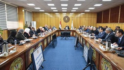وزير القوى العاملة يجتمع مع مديري المديريات لتنفيذ خطة إدماج 