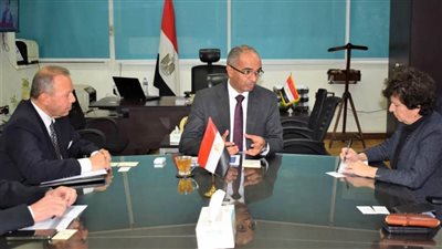 نائب وزير الإسكان يُوضح لوفد مؤسسة 