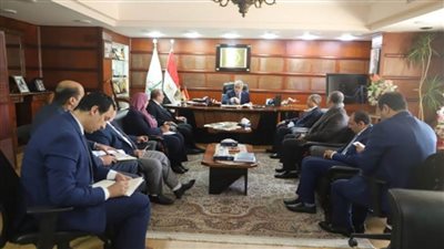 وزير القوى العاملة يلتقي وفدا من الاتحاد العام للغرف التجارية (صور)