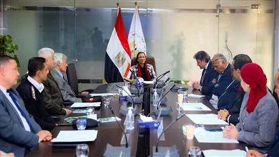 وزيرة البيئة تترأس الاجتماع السادس لمجلس إدارة جهاز تنظيم إدارة المخلفات (صور)