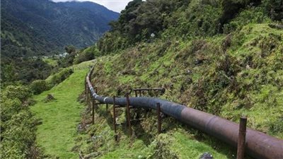 الإكوادور تعلق جزءا من صادراتها النفطية بعد انهيار جسر 