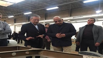 وزير قطاع الأعمال العام يتفقد شركة النصر للسيارات (صور)