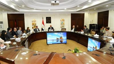 وزير الإسكان يستعرض التصميمات الداخلية للفنادق والنزل البيئي بمشروع تطوير موقع التجلي الأعظم
