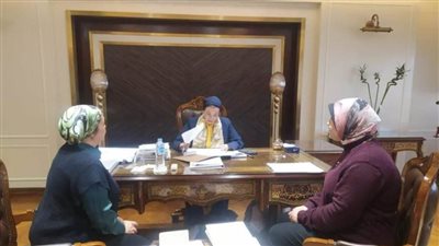 وزيرة البيئة تجتمع بمساعديها بمقر الوزارة بالعاصمة الإدارية