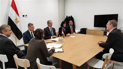 وزير الاتصالات يعقد مباحثات مع مسئولي عدد من كبرى الشركات العالمية العاملة في الاتصالات