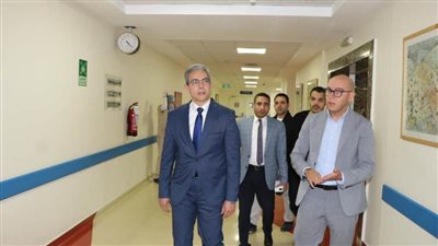 نقيب الاعلاميين من داخل مستشفى الناس: سعدت بالزيارة.. وإشادة عظيمة لجهود الأطباء