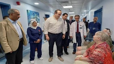 رئيس هيئة الرعاية الصحية يستطلع آراء الأجانب والوافدين للسياحة العلاجية في خدمات مستشفى شرم الشيخ الدولي (صور)