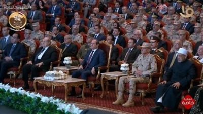 الرئيس السيسي يشاهد عرضا فنيا بعنوان 