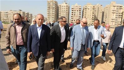 محافظ القاهرة يتفقد حديقة موقف الحي العاشر الجديد