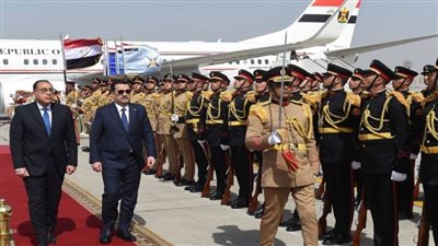 رئيس الوزراء يستقبل نظيره العراقي بمطار القاهرة (صور)