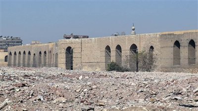 رئيس الوزراء يتفقد أعمال المرحلة الثانية من مشروع تطوير سور مجرى العيون (صور)