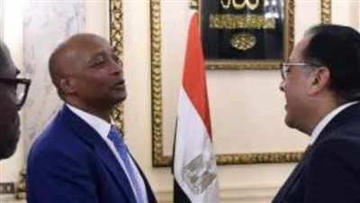 مدبولي يلتقي رئيس كاف لاستعراض سبل دعم كرة القدم الأفريقية