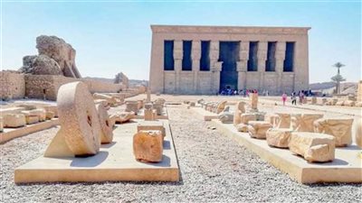 معبد دندرة يستقبل معرض لوحات فنية عن تراث قنا لأول مرة 