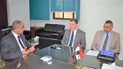 نائب وزير الإسكان يلتقي رئيس الشركة المصرية الألمانية للطلمبات لمتابعة إجراءات توطين صناعتها محليا