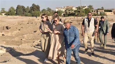 زاهي حواس يستقبل ملكة بلجيكا بالمدينة الذهبية المفقودة في الأقصر