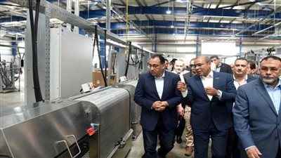 رئيس الوزراء يتفقد مصنع 