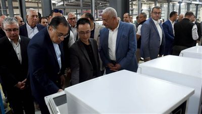 رئيس الوزراء : نقل مصنع منسوجات بالكامل من الصين إلى مصر