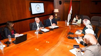 وزيرة الهجرة تترأس اجتماع 