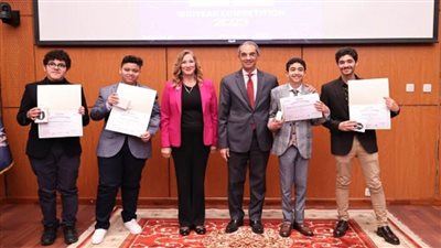 وزير الاتصالات يكرم الفائزين في 