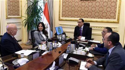 مدبولي يتابع التوجهات المستقبلية لدعم قطاع المشروعات الصغيرة