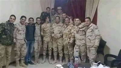 الكتيبة 101 الحلقة 8.. صورة تجمع ضباط الوحدة احتفالا بتخريج دفعة جديدة