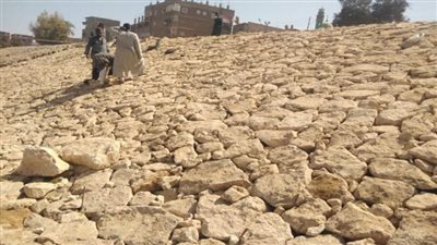 وزير الري يتابع أعمال حماية وتطوير نهر النيل وفرعيه (صور)