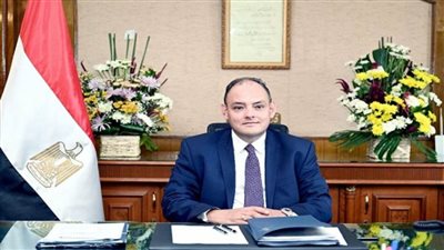 تسليم عقود 113 وحدة صناعية لـ60 مستثمرا بالمجمعين الصناعيين بالفيوم الجديدة