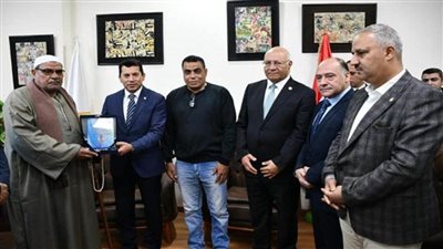 وزير الرياضة يكرم أسرة الشهيد سليمان علي سليمان ويطلق اسمه على أحد مراكز الشباب بالقليوبية (صور)