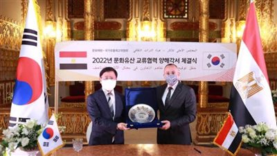 الأعلى للآثار ومتحف شنغهاي يوقعان اتفاقية لتنظيم معارض ومشاريع بحثية