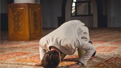 هل يجوز الدعاء بآية من القرآن الكريم في سجود الصلاة؟ «الإفتاء» تُجيب  