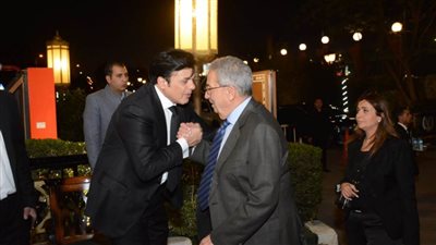 بالصور.. سياسيون وإعلاميون وشخصيات عامة ونجوم المجتمع فى عزاء والدة زوجة محمد حمودة