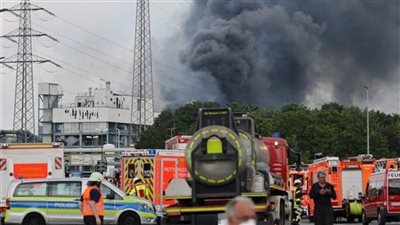 حريق مخزن مواد كيميائية في ألمانيا يخلف سحابة ضخمة من الدخان السام 
