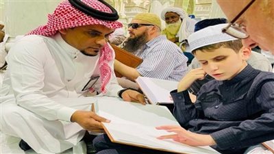 شئون الحرمين تقدم خدمة المصاحف المترجمة بلغة برايل للمكفوفين