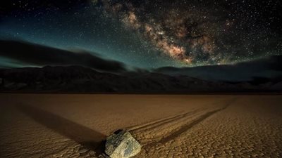 «أحجار الإبحار».. الصخور المتحركة الغامضة في وادي الموت.. تتحرك من تلقاء نفسها