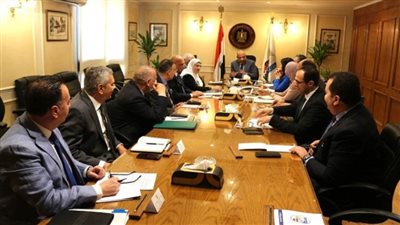 وزير قطاع الأعمال: تطبيق قواعد اقتصاديات التشغيل لخفض النفقات وزيادة الأرباح (صور)