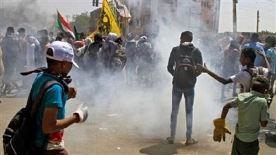 اشتباكات الخرطوم.. هلع وجسور مغلقة وأعمدة دخان 