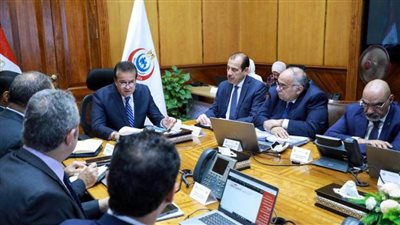 وزير الصحة يترأس غرفة الأزمات المركزية لمتابعة تطبيق خطة التأمين الطبي للاحتفال بالأعياد