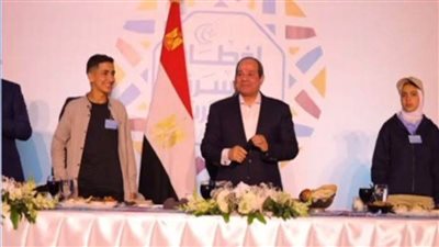 السيسي: الله يساعد من يساعد الناس.. وعلينا أن نبقى يدا واحدة كي نتقدم