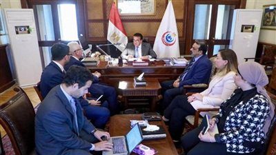 وزير الصحة يبحث مع 