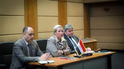 وزيرة البيئة تعقد اجتماعا موسعا مع قيادات الوزارة لبحث آليات تسهيل انتقال العاملين إلى مقر الوزارة بالعاصمة الإدارية