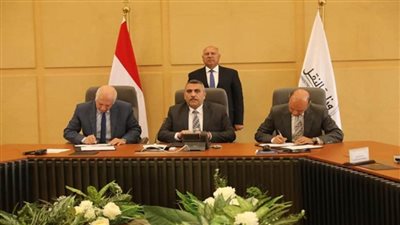 وزير النقل يشهد توقيع اتفاقية لتطوير ميناء جرجوب بمطروح (صور)