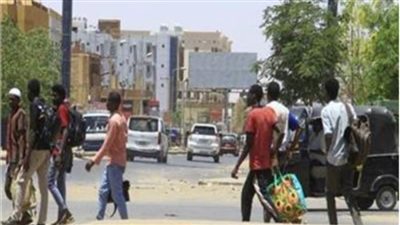 «النزوح واللجوء».. وسيلة السودانيين للفرار من جحيم المعارك