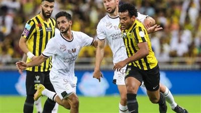 اتحاد جدة يحسم قمة الدوري السعودي أمام الشباب
