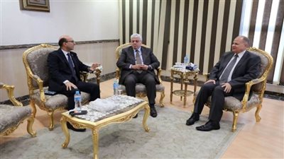 وزير التعليم العالي يفتتح المركز الجامعي للتطوير المهني بجامعة أسيوط (صور)