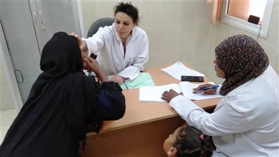 الكشف على 4 آلاف مواطن من خلال 4 قوافل طبية بـ 3 مراكز بسوهاج 