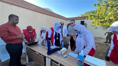 وزير الصحة يتفقد «وحدة الدعم النفسي» لخدمة أطفال أسر القادمين من السودان بموقف سيارات كركر