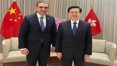 قنصل مصر العام يلتقي الرئيس التنفيذى لإقليم هونج كونج