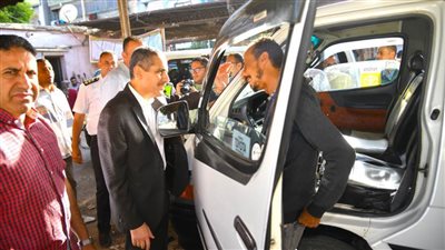 محافظ الغربية  يشدد على السائقين بالالتزام بالتعريفة وإبلاغ الركاب قبل التحرك 