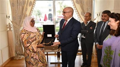 تفاصيل لقاء وزير الإسكان مع مساعد الأمين العام للأمم المتحدة (صور)